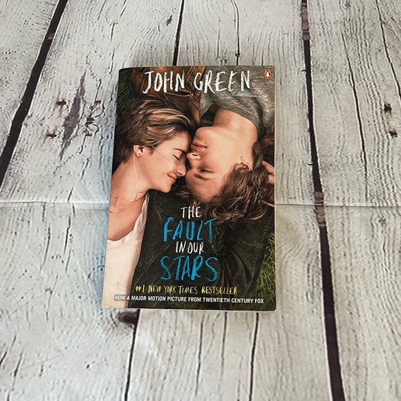 The fault in our Stars by John Green - Picture 1 of 3